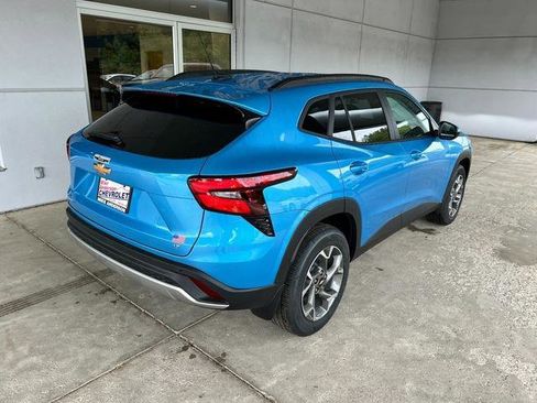 New 2025 Chevrolet Trax LT w/ Sunroof Package image 7