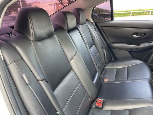 Used 2022 Nissan Sentra SR w/ SR Premium Package FWD image 29