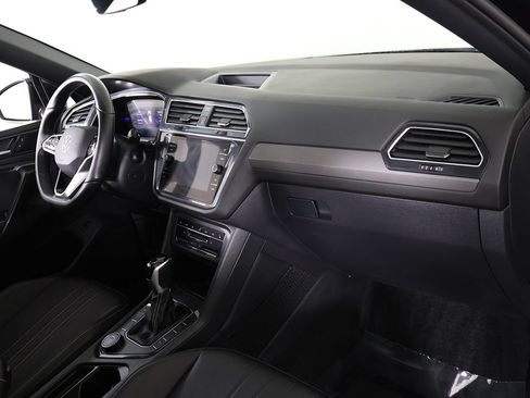 Certified 2024 Volkswagen Tiguan SE R-Line AWD/4WD image 30