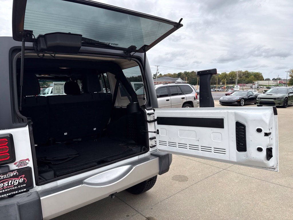 Used 2018 Jeep Wrangler Unlimited Sahara w/ Connectivity Group AWD/4WD image 52