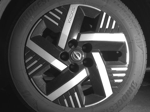 Used 2025 Nissan Kicks SV image 12