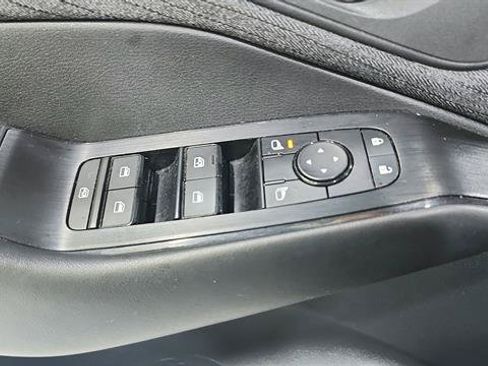 Used 2023 Nissan Rogue S AWD/4WD image 18