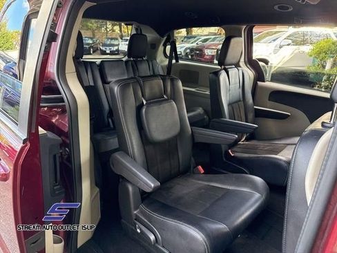Used 2019 Dodge Grand Caravan SXT image 19
