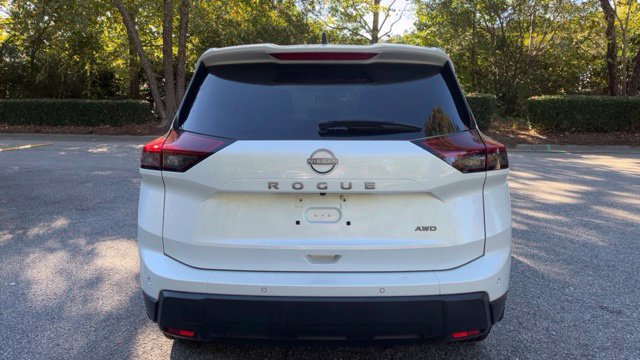 Used 2025 Nissan Rogue S AWD/4WD image 8