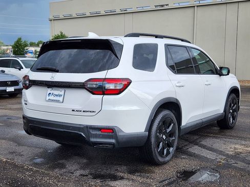 New 2026 Honda Pilot Black Edition image 8