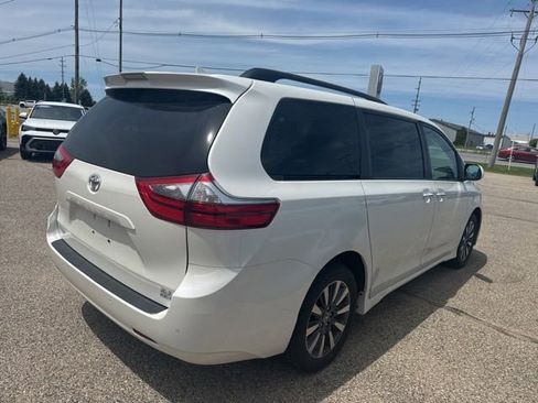 Used 2020 Toyota Sienna XLE w/ XLE Navigation Package AWD/4WD image 5