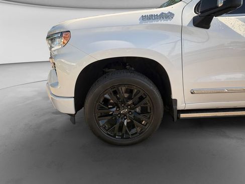 Used 2024 Chevrolet Silverado 1500 High Country w/ High Country Premium Package AWD/4WD image 9