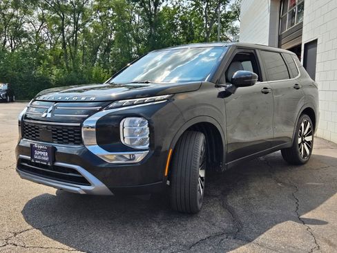 New 2025 Mitsubishi Outlander SE image 3