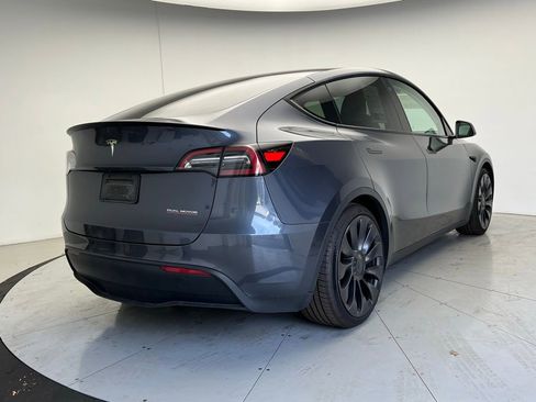 Used 2023 Tesla Model Y Performance image 3