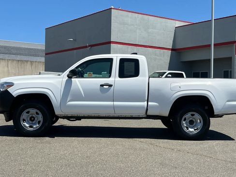 Used 2022 Toyota Tacoma SR RWD image 8