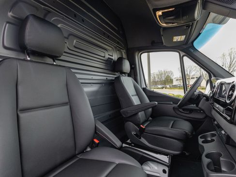 New 2026 Mercedes-Benz Sprinter 2500 image 17