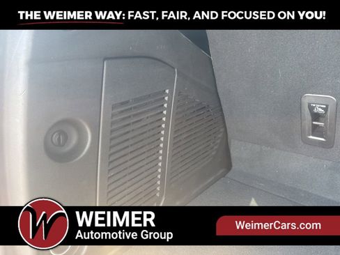 Used 2021 GMC Yukon Denali w/ Denali Premium Package AWD/4WD image 10
