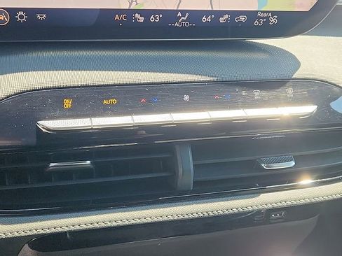 Certified 2025 Buick Enclave Preferred w/ Power Package FWD image 15