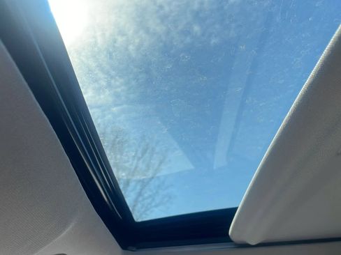 Used 2023 Toyota Highlander XLE AWD/4WD image 20