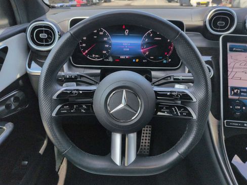 Used 2024 Mercedes-Benz GLC 300 4MATIC image 25
