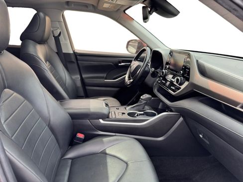 Used 2020 Toyota Highlander XLE image 17