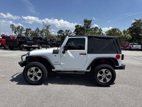 Used 2017 Jeep Wrangler Sahara AWD/4WD image 6
