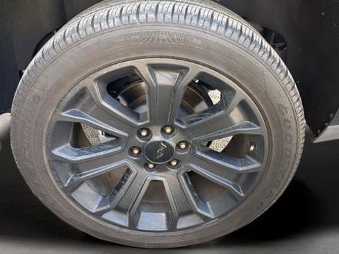 Used 2018 Cadillac Escalade 4WD image 34