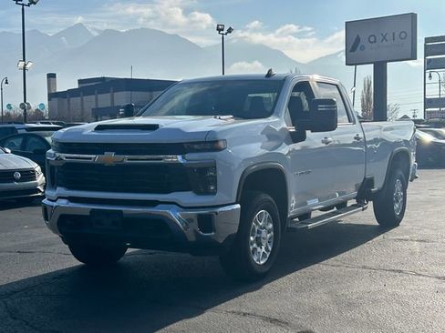 Used 2024 Chevrolet Silverado 3500 LT AWD/4WD image 9