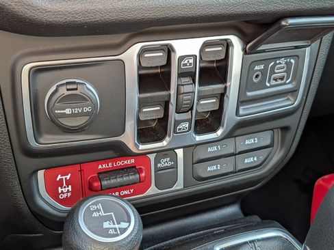 Used 2025 Jeep Wrangler Unlimited Sport AWD/4WD image 28