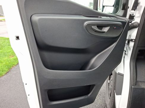 Used 2025 Mercedes-Benz Sprinter 2500 image 14