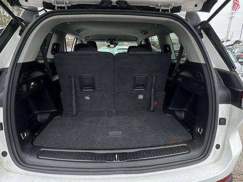 Used 2023 Jeep Grand Cherokee L Laredo image 13