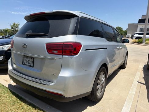 Used 2021 Kia Sedona EX FWD image 5