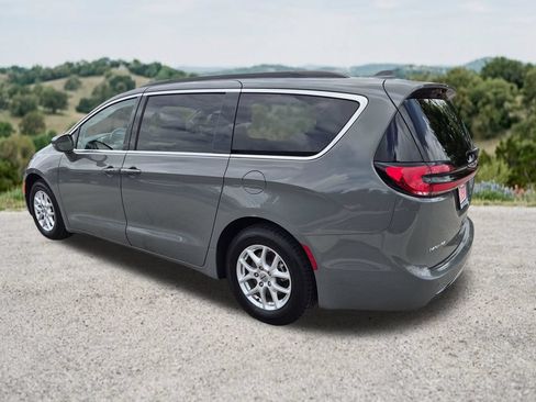 Used 2022 Chrysler Pacifica Touring-L FWD image 8