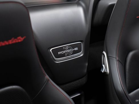 Used 2019 Porsche 911 Speedster RWD image 3