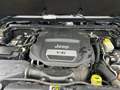 Used 2017 Jeep Wrangler Unlimited Rubicon AWD/4WD image 16