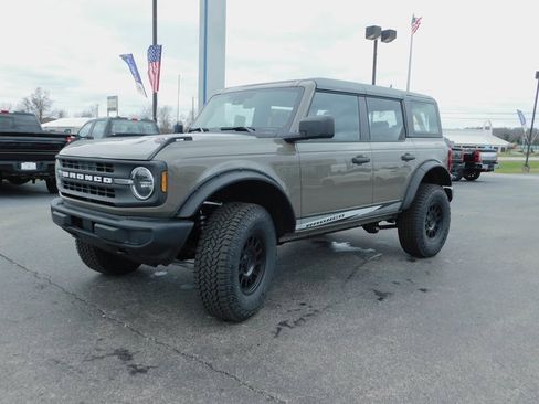 New 2025 Ford Bronco 4-Door image 4