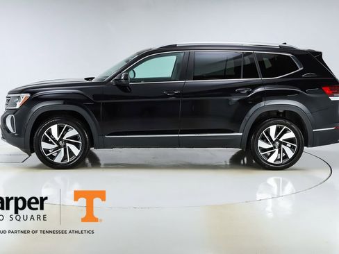 Used 2025 Volkswagen Atlas SEL AWD/4WD image 2
