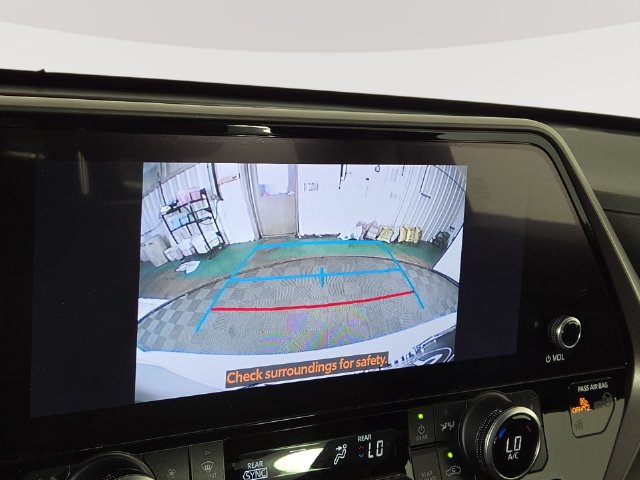 Used 2024 Toyota Highlander XLE AWD/4WD image 20