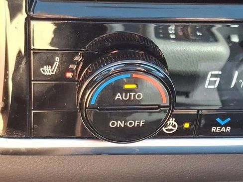 Used 2023 Nissan Rogue SL w/ SL Premium Package image 26