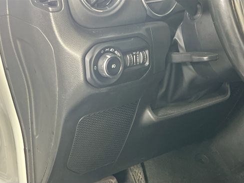 Used 2022 Jeep Wrangler Unlimited Sahara w/ Cold Weather Group image 10