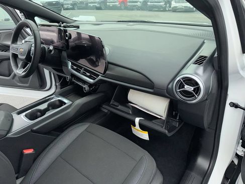 Used 2026 Chevrolet Equinox EV LT FWD image 36