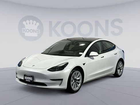 Used 2021 Tesla Model 3 Standard Range Plus image 1