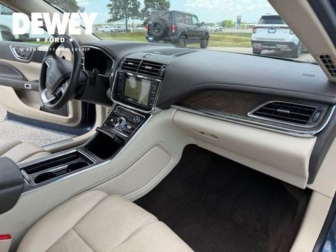Used 2018 Lincoln Continental Reserve AWD/4WD image 43