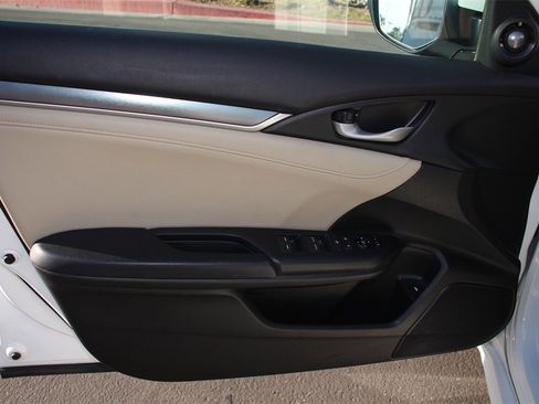 Used 2016 Honda Civic Touring image 21