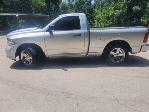 Used 2013 RAM 1500 Express RWD image 3