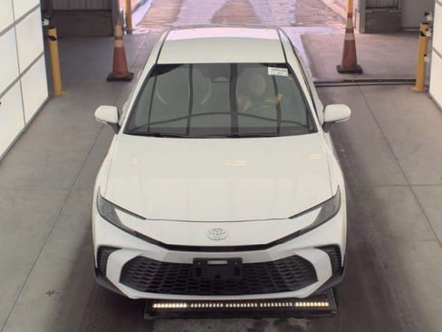 Used 2025 Toyota Camry SE image 2