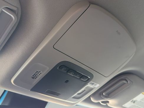 Used 2018 Toyota Camry XLE FWD image 22