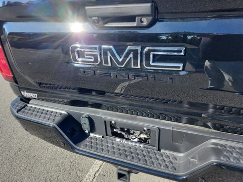 New 2026 GMC Canyon Denali w/ LPO, Denali Black Edition image 4