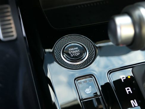 Used 2025 Kia Niro EX Touring image 19