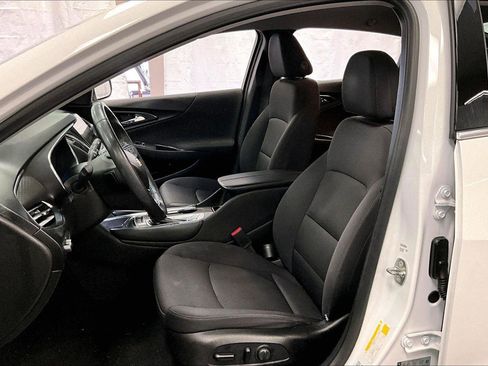 Used 2017 Chevrolet Malibu LT image 24