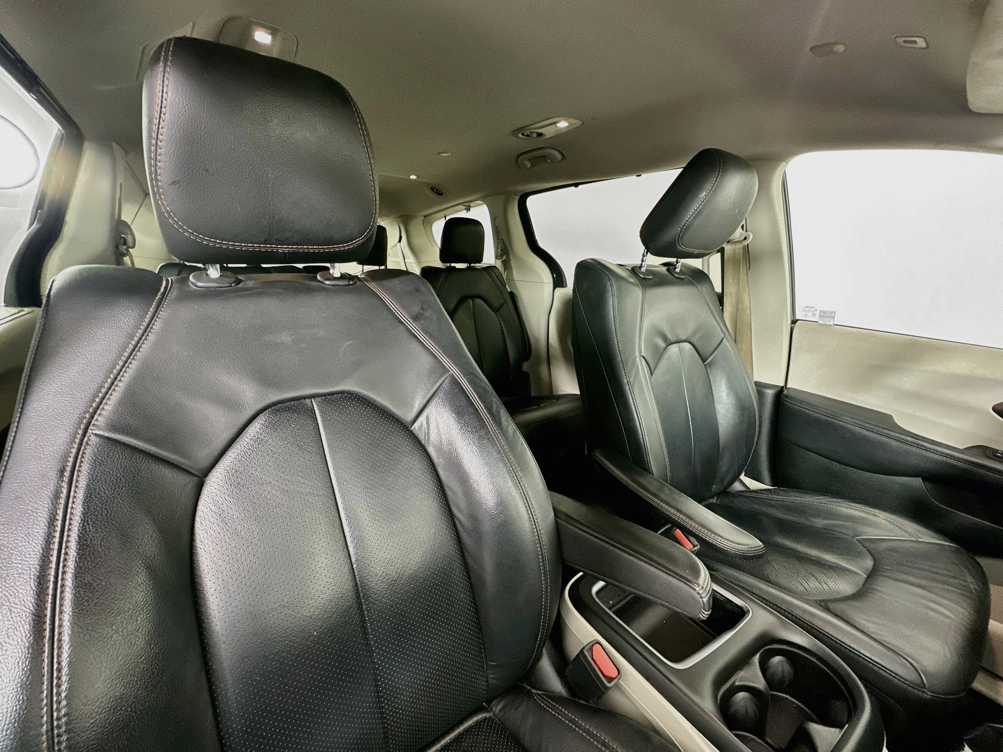 Used 2018 Chrysler Pacifica Touring-L Plus FWD image 29