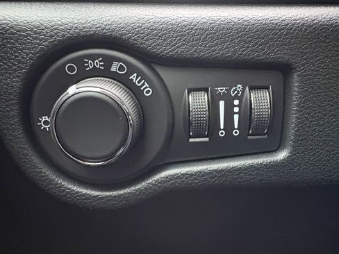 New 2026 Chrysler Voyager LX image 2