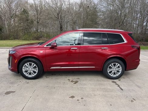 New 2025 Cadillac XT6 Luxury image 2
