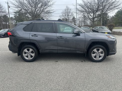 Used 2022 Toyota RAV4 XLE AWD/4WD image 4
