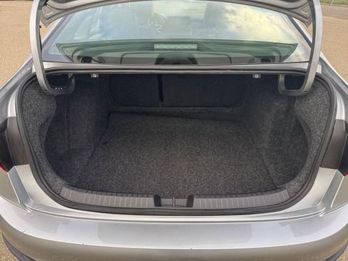 Used 2025 Volkswagen Jetta SE image 31